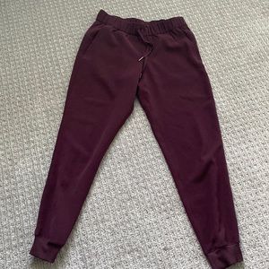 Lululemon on the fly maroon joggers size 6